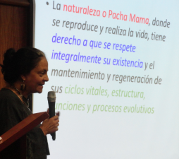Esperanza Martinez, (Ecuador) habla sobre los derechos fundamentales de las personas y del mundo natural.