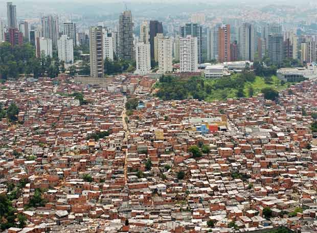Enormes barrios marginales como este comprenden la "franja séptica" de Buenos Aires, Rosales y otras ciudades importantes de Argentina.
