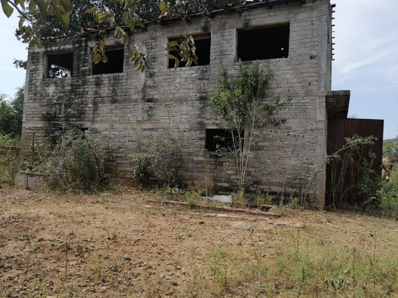 Mi vieja casa, en los años del abandono del pueblo, había quedado en ruinas.