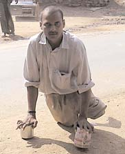 Venki demonstrates his concept of ‘hand crutches’.