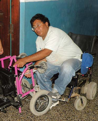 Estrella’s group asked this hemiplegic mechanic for help. In a short time he succeeded in putting the chair into a more upright position. Everyone was impressed—by his ability, not his disability.