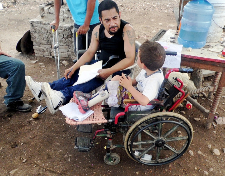 Tomás also took the initiative to help Miguél Ángel with his school work.