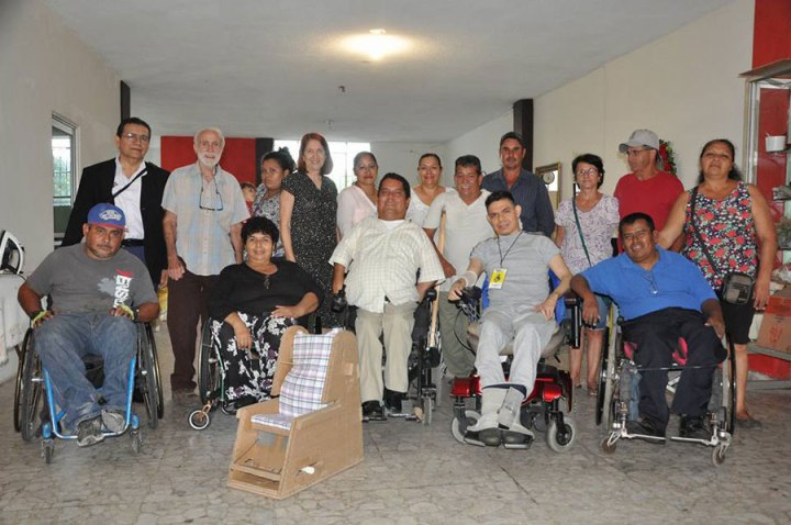 Photo, by a DIF photographer, of the Habilítate team together with friends and supporters. Susi’s special seat is in the foreground.