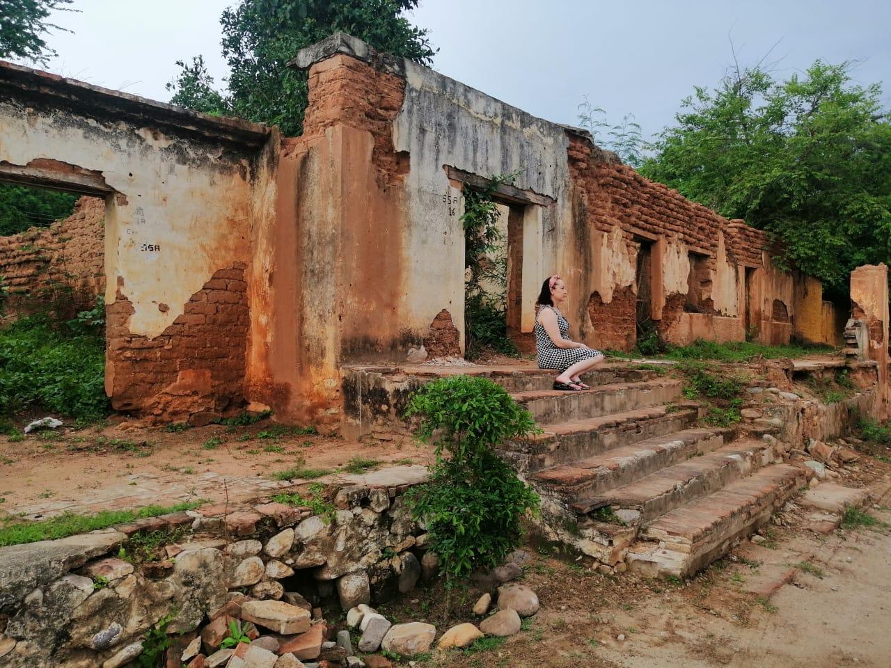 Ajoya remained like a ghost town. The buildings gradually turned into ruins.